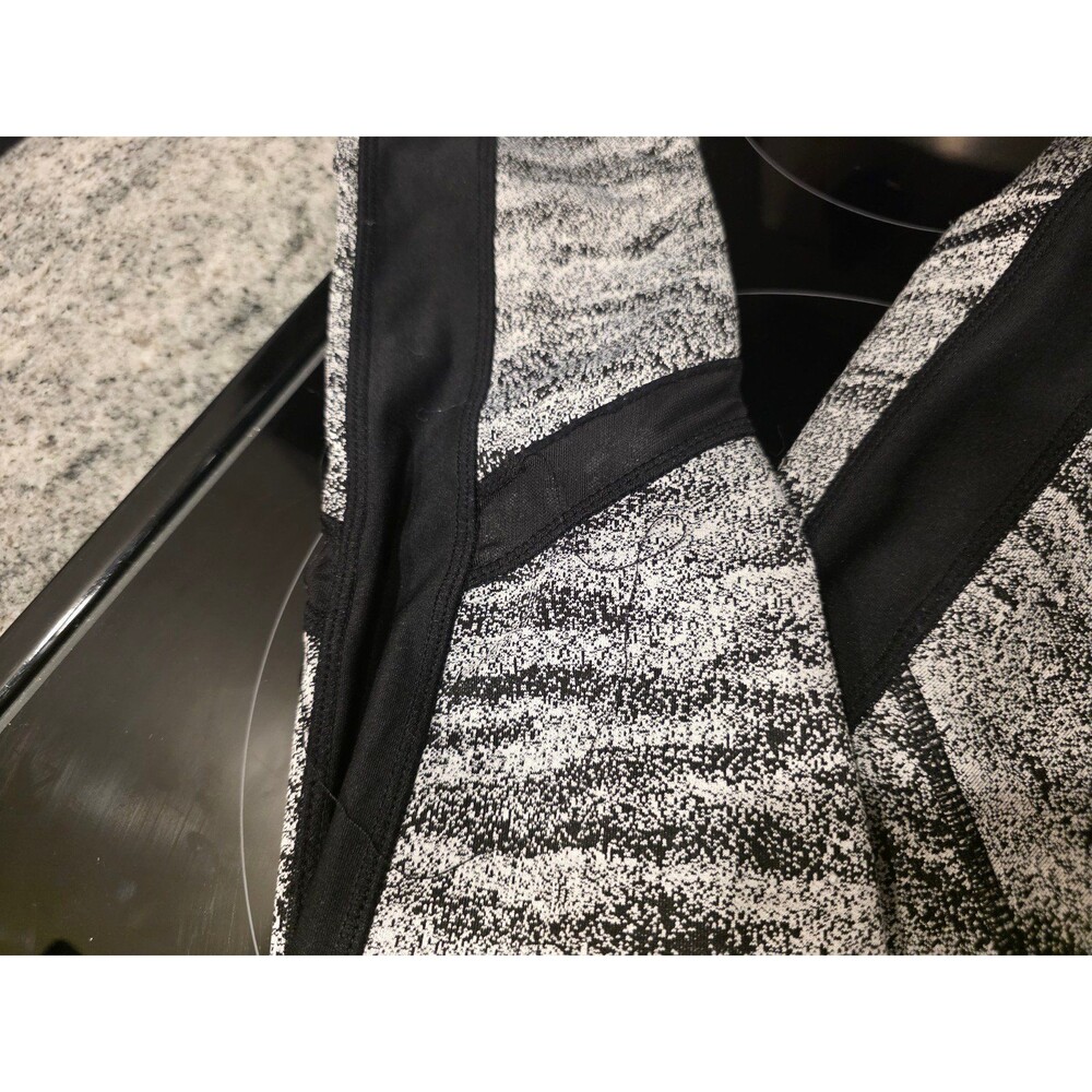Women's athletic leggings - Picture 3 of 9